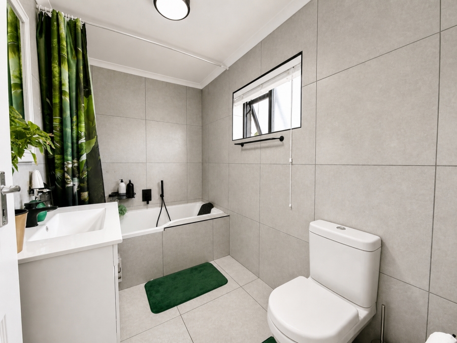 2 Bedroom Property for Sale in Table View Western Cape
